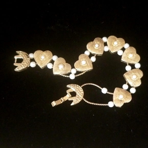 Vintage RARE Mid Century Heart Charm and Faux Pearl Slider Bracelet - Picture 4 of 9
